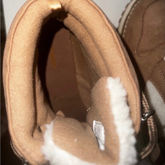 Boots - Picture 4 of 7